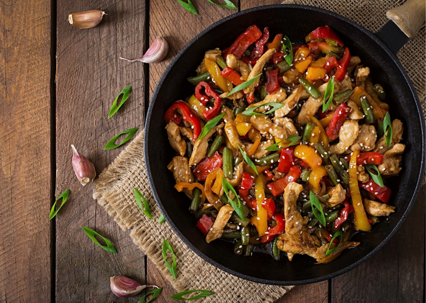 Colourul stirfry in pan