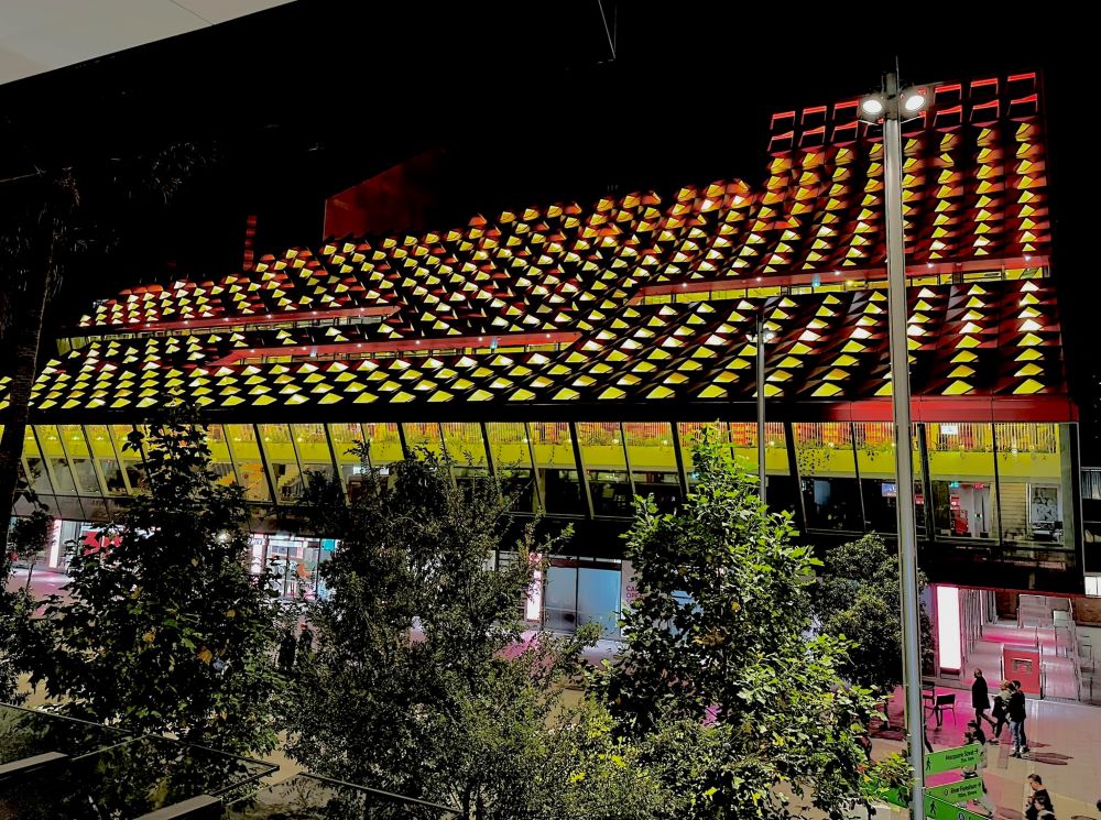 Phive with yellow lights